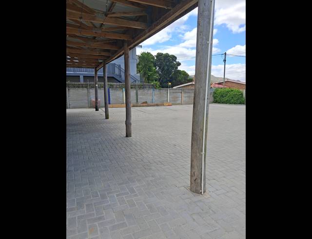 185M² BUSINESS CENTRE TO LET IN KLEINMOND CENTRAL
